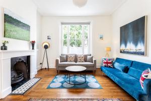 2-bedroom split-level apartment in Notting Hill