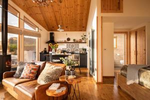 Cwtch-Log-Cabin