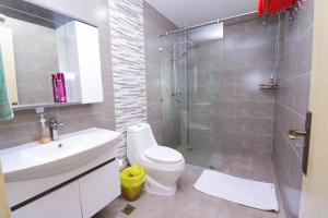 luxurious two bedroom apartment with well equipped gym,heated swimming pool, ample parking space and a relaxing rooftop with amazing city views