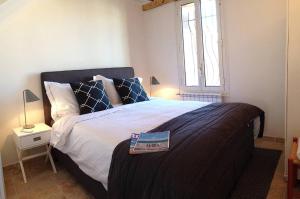 Located in historical part of Antibes !