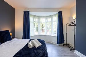 Newly Refurbed 5 Bed House for Contractors, Families & Relocation- Cosely Wolverhampton