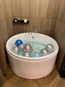 One of one experiences - LOVE ROOM