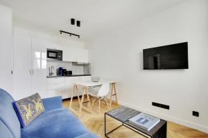 Pick A Flats Apartment in Tour Eiffel - Rue du Champs de Mars