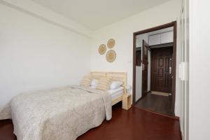 Salezego Studio with Balcony near PGE Narodowy Warsaw by Noclegi Renters