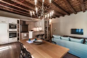 First & Urban Oasis - by MyHomeInComo