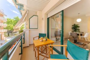 Coastal Paradise with Rooftop Pool - Just 200m from Cambrils Beach!