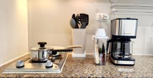 14e Spacious 1-Bedroom in McKinley Hill Sleeps 6 Max Walk to Venice Grand Canal Mall & BGC Hotspots