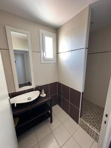Villas Le Cocon Familial du Sud - Jacuzzi, Wi-Fi, air conditioning : photos des chambres
