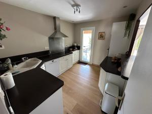 Villas Le Cocon Familial du Sud - Jacuzzi, Wi-Fi, air conditioning : photos des chambres