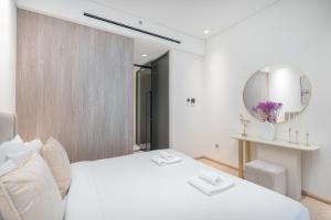 Elegant 1BHK by CzechIn Luxe Stay with Pool and Gym