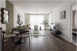 Waterfront Executive Double En suite Bedroom Apartment - 210