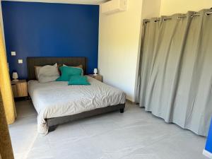 Appartements F3 jacuzzi jardin : photos des chambres