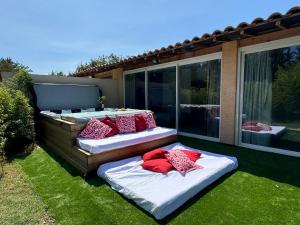 Appartements F3 jacuzzi jardin : Appartement 2 Chambres