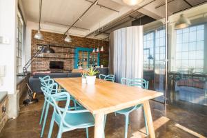 Experience Woodstock from Industrial Loft Apartment