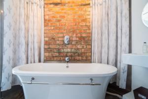 Experience Woodstock from Industrial Loft Apartment