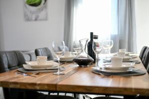 CROWONDER Apartment Complex M&M Sky View with Swimming Pool