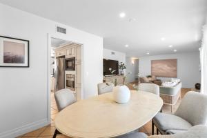 @ Marbella Lane - Contemporary 4BR Charm w Pool