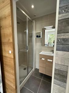 Maisons de vacances Maison Annees 30 - Terrasse - Parking gratuit - Proche CV : photos des chambres