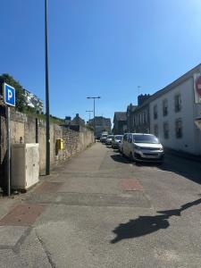 Maisons de vacances Maison Annees 30 - Terrasse - Parking gratuit - Proche CV : Maison 2 Chambres