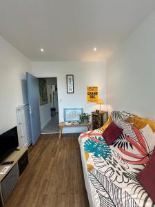 Maisons de vacances Maison Annees 30 - Terrasse - Parking gratuit - Proche CV : photos des chambres