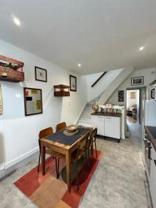 Maisons de vacances Maison Annees 30 - Terrasse - Parking gratuit - Proche CV : photos des chambres