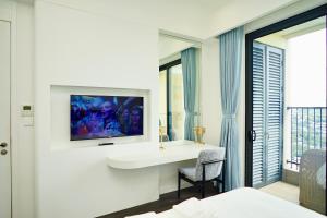 1BR Apt in Sunset Town Free Pool, Gym
