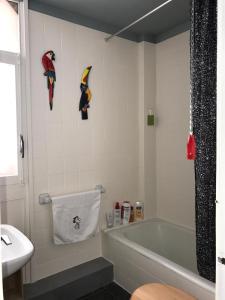 Cosy apartment with fabulous SEA VIEWS 70s style