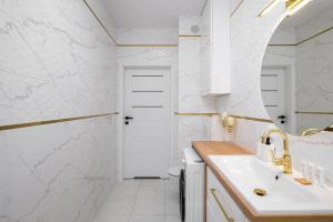 Włochy Równoległa Cosy Apartment by BookingHost