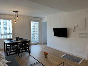 CENTRO VIGO Apartamento reformado, AVE-VIALIA - muy céntrico 5PAX