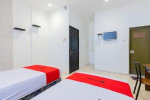 RedDoorz at Sparkling Hotel near Stasiun Gubeng Surabaya