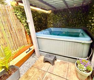 Cozy comfortable house with jacuzzi & private garden near Amsterdam