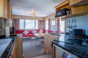 Hopkins Retreat - 3 Bedroom Caravan - Hot Tub