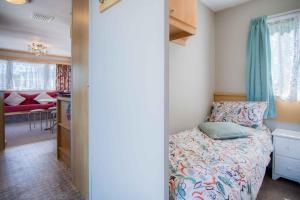 Hopkins Retreat - 3 Bedroom Caravan - Hot Tub