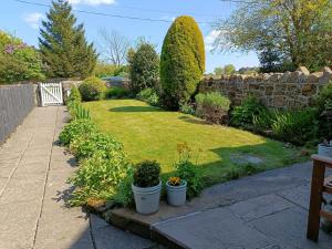 Host & Stay - Honeysuckle Cottage