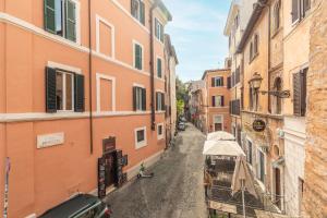 Trastevere Charming Apartment by RomeLoft