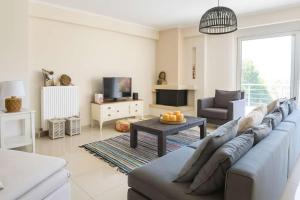 Rio Beachfront Escape - Luxurious Coastal Retreat