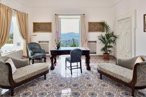 Superior Junior Suite with Sea View room in Le Sirenuse