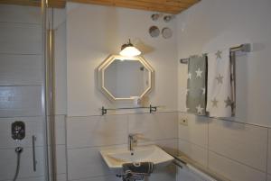 Goldener Hahn B&B Baiersbronn - Ferienwohnungen mit Hygge Pool & Sauna