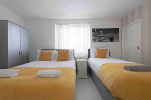 Sleeps 7 a 3 Bed house in Rochester 4 beds