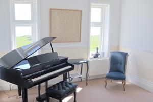 Inglewood - Historic retreat with incredible sea views