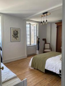 Maisons de vacances Grande Capitainerie en bord de Rance : Maison 6 Chambres