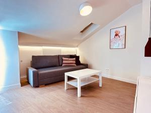 AtuaireHome Mirando a las agujas de la Catedral de Burgos