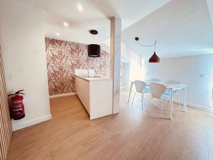 AtuaireHome Mirando a las agujas de la Catedral de Burgos