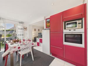 Maisons de vacances Piscine chauffee, plage a 700m, maison pour 6 : photos des chambres