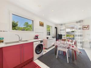 Maisons de vacances Piscine chauffee, plage a 700m, maison pour 6 : photos des chambres