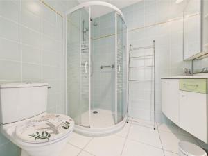 Maisons de vacances Piscine chauffee, plage a 700m, maison pour 6 : photos des chambres