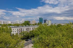 Bright Apartments Close to City Centre by Noclegi Renters