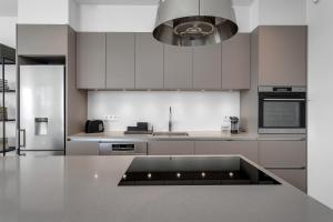 Spacious Luxury 3BR Apartment with 2 bathrooms 1003