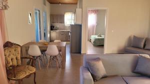 Virginia s Vila Karies Chios