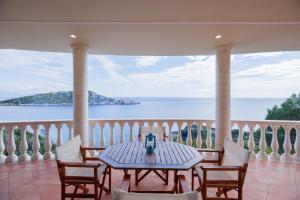 Almare Villa direct Beach Access